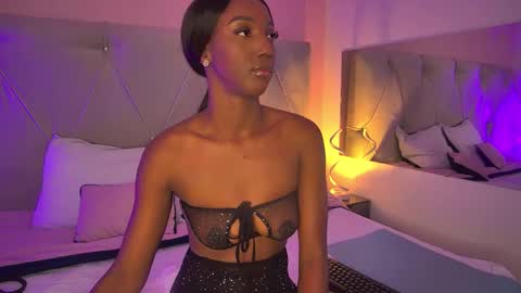 Snapshot of fiorelalenin chatting on 10.10.25 Fiorela Lenin online show from 10.10.25