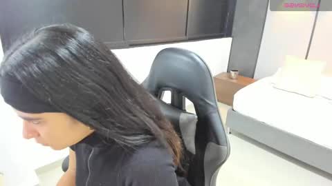 Snapshot of fiorella18_ chatting on 10.22.25 F I O R E L L A online show from 10.22.25