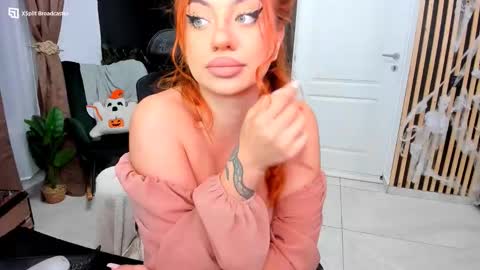 Snapshot of fireflowers_ chatting on 11.06.25 Kallisy online show from 11.06.25