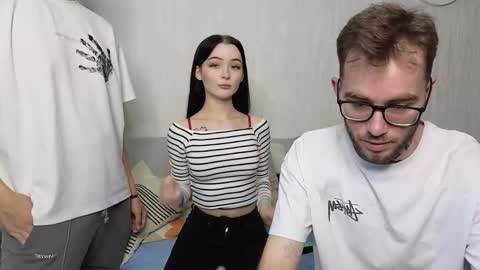 Snapshot of first_day_ chatting on 09.16.25 ALICESTEVEVECTOR pvt open online show from 09.16.25