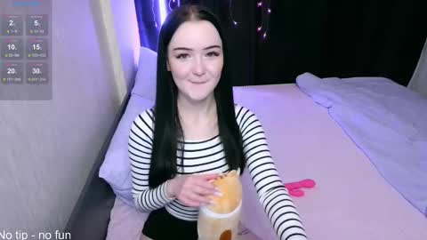 Snapshot of first_day_ chatting on 10.28.25 ALICESTEVEVECTOR pvt open online show from 10.28.25