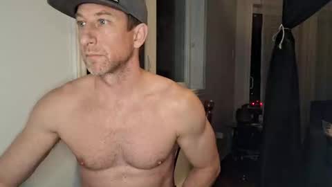 Snapshot of fit_dave_canada chatting on 10.27.25 fit_dave_canada online show from 10.27.25