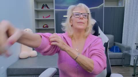 Snapshot of fitcougarcb chatting on 12.20.25 Bianca online show from 12.20.25