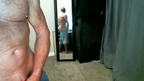 Snapshot of fitguy40 chatting on 06.18.26 fitguy40 online show from 06.18.26