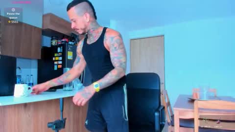 Snapshot of fitnolan chatting on 10.11.25 Elias Valencia online show from 10.11.25