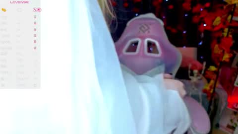 Snapshot of flaircorell chatting on 10.28.25 Sophie online show from 10.28.25