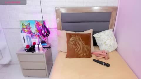   FLEUR   online show from 10.17.25