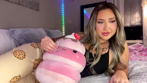 Roxy online show from 01.15.25