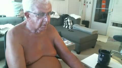 Snapshot of flfunnow chatting on 09.26.25 flfunnow online show from 09.26.25