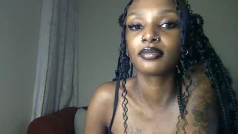 Snapshot of flirtyy_sheery chatting on 05.26.26 sheery online show from 05.26.26