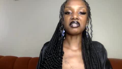 Snapshot of flirtyy_sheery chatting on 06.17.26 sheery online show from 06.17.26