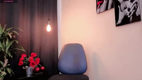 flor_gil online show from 12.04.25