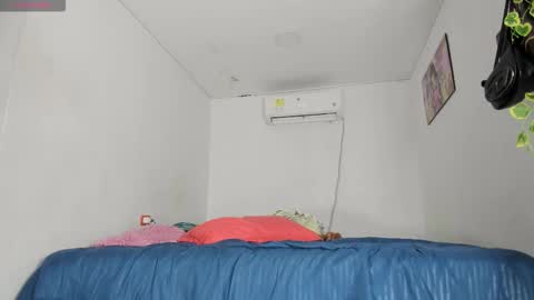 Snapshot of flor_herrera1 chatting on 11.11.25 online show from 11.11.25