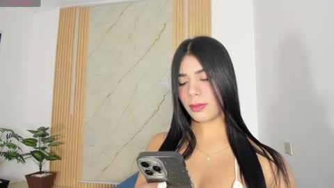 Snapshot of flor_herrera1 chatting on 05.14.26 online show from 05.14.26