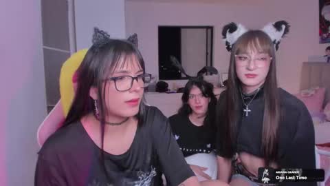 Snapshot of flora_angelical chatting on 09.21.25 Angel online show from 09.21.25