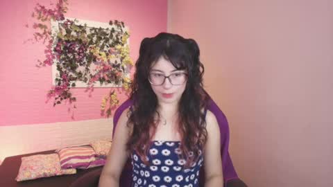 Snapshot of flora_blue chatting on 09.19.25 flora_blue online show from 09.19.25