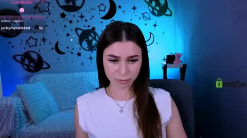 Snapshot of flora_ri chatting on 06.03.26 just ask me online show from 06.03.26