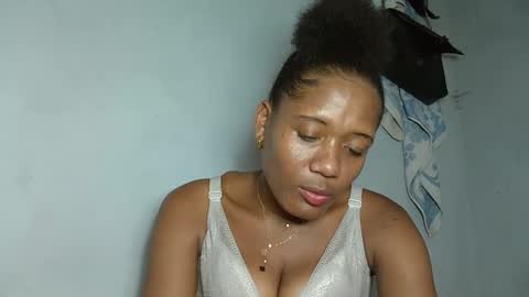 Snapshot of florencia011 chatting on 01.22.25 florencia011 online show from 01.22.25