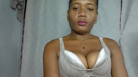 Snapshot of florencia011 chatting on 01.22.25 florencia011 online show from 01.22.25