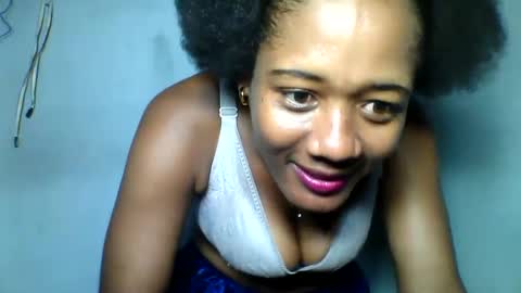 Snapshot of florencia011 chatting on 01.30.25 florencia011 online show from 01.30.25