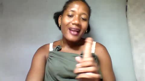 Snapshot of florencia011 chatting on 02.12.25 florencia011 online show from 02.12.25