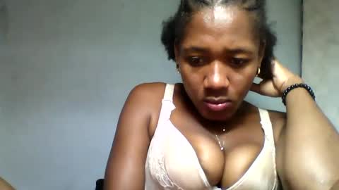 Snapshot of florencia011 chatting on 02.12.25 florencia011 online show from 02.12.25