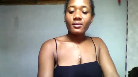 Snapshot of florencia011 chatting on 02.14.25 florencia011 online show from 02.14.25