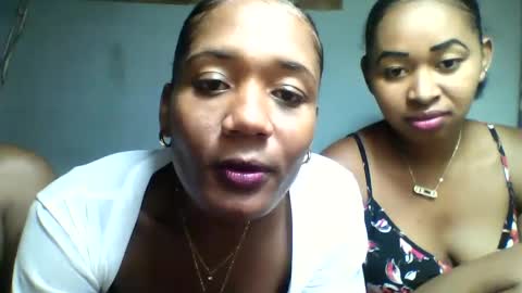 Snapshot of florencia011 chatting on 02.14.25 florencia011 online show from 02.14.25