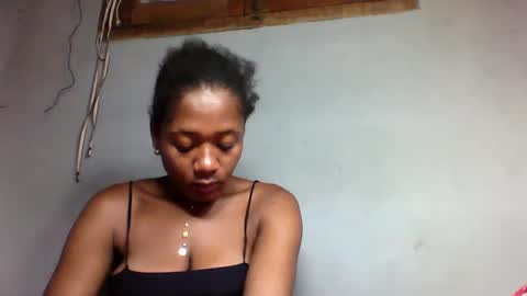 Snapshot of florencia011 chatting on 02.15.25 florencia011 online show from 02.15.25