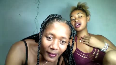 Snapshot of florencia011 chatting on 02.16.25 florencia011 online show from 02.16.25