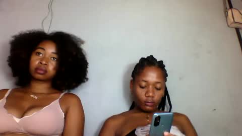 Snapshot of florencia011 chatting on 02.18.25 florencia011 online show from 02.18.25