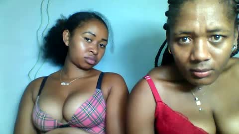 Snapshot of florencia011 chatting on 02.19.25 florencia011 online show from 02.19.25