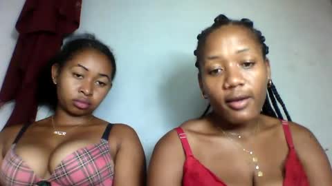 Snapshot of florencia011 chatting on 02.20.25 florencia011 online show from 02.20.25