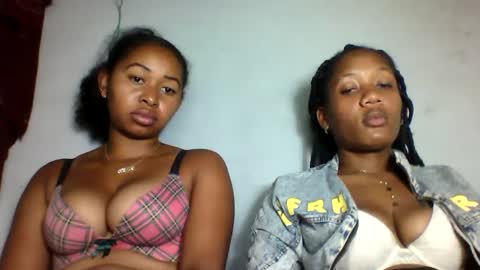 Snapshot of florencia011 chatting on 02.21.25 florencia011 online show from 02.21.25