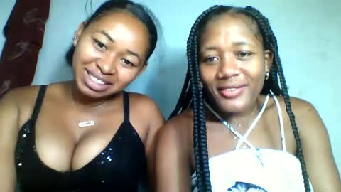 Snapshot of florencia011 chatting on 02.22.25 florencia011 online show from 02.22.25