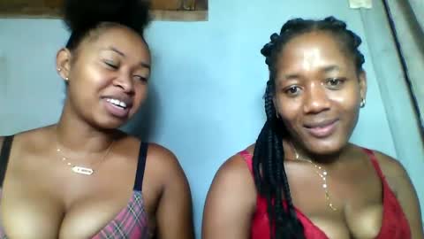 Snapshot of florencia011 chatting on 02.23.25 florencia011 online show from 02.23.25