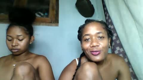 Snapshot of florencia011 chatting on 02.24.25 florencia011 online show from 02.24.25