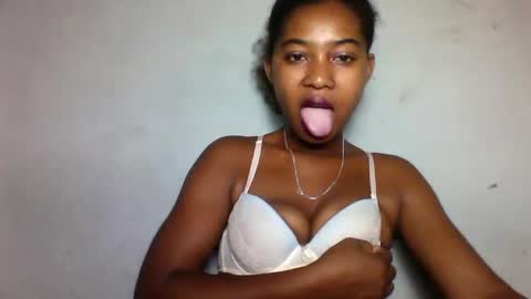 Snapshot of florencia011 chatting on 03.03.25 florencia011 online show from 03.03.25