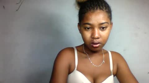 Snapshot of florencia011 chatting on 03.12.25 florencia011 online show from 03.12.25