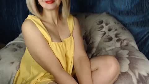 Snapshot of floretdiana chatting on 10.21.25 floretdiana online show from 10.21.25