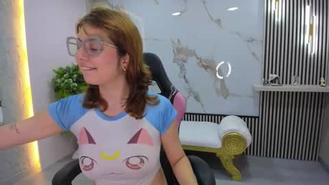 Snapshot of flower_dulce chatting on 09.15.25 Dulce online show from 09.15.25