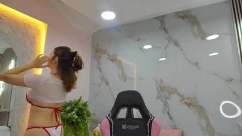 Snapshot of flower_dulce chatting on 10.21.25 Dulce online show from 10.21.25