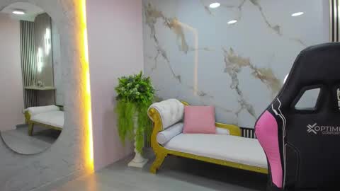 Snapshot of flower_dulce chatting on 10.31.25 Dulce online show from 10.31.25