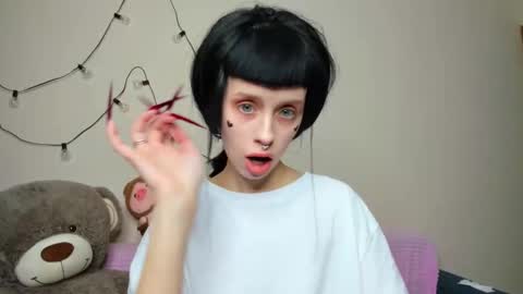 Snapshot of flowerofsin2001 chatting on 10.11.25 Flower online show from 10.11.25