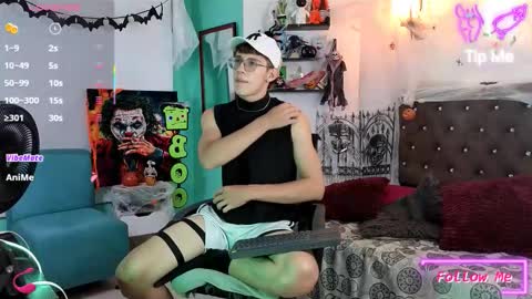 flowers109 online show from 10.25.25