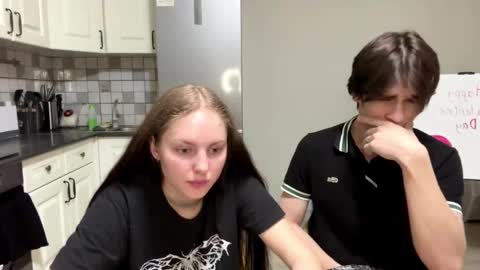 flowerscouple online show from 02.21.26