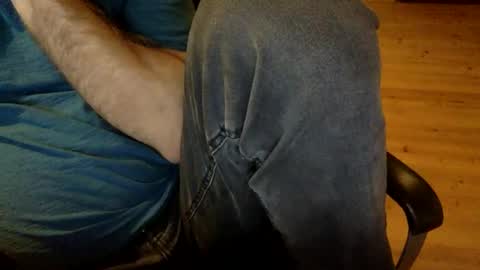 Snapshot of flowmover chatting on 12.03.25 flowmover online show from 12.03.25