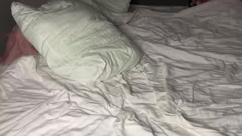 Snapshot of fluffy_bunnyxxx chatting on 10.18.25 fluffy_bunnyxxx online show from 10.18.25