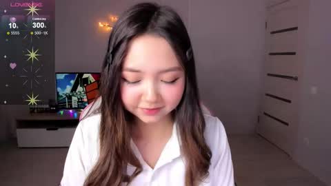 Snapshot of fluffy_rose chatting on 09.28.25 Rose online show from 09.28.25