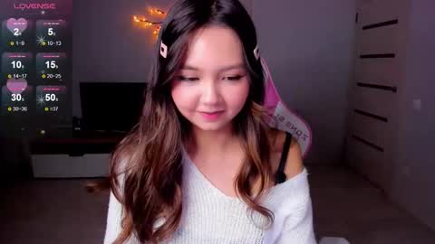 Snapshot of fluffy_rose chatting on 10.06.25 Rose online show from 10.06.25